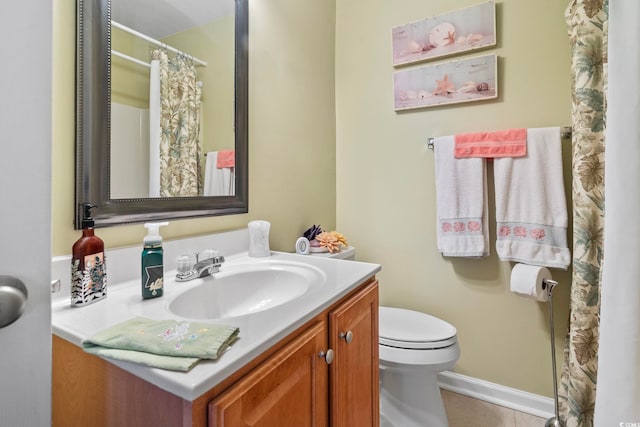 full bath featuring vanity, toilet, and baseboards