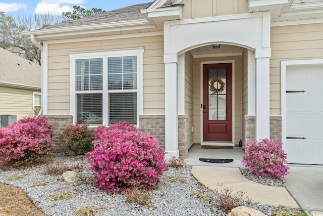 entrance to property with a shingled roof