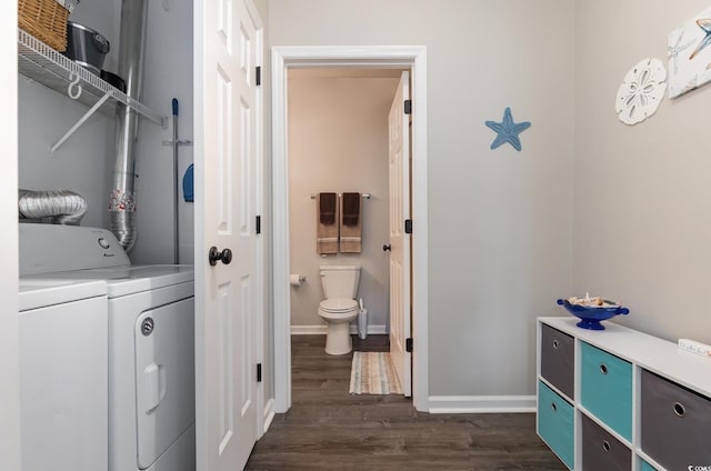 laundry area with laundry area, independent washer and dryer, dark wood-type flooring, and baseboards