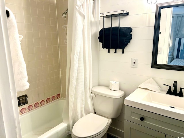 full bathroom featuring vanity, toilet, and shower / bath combo