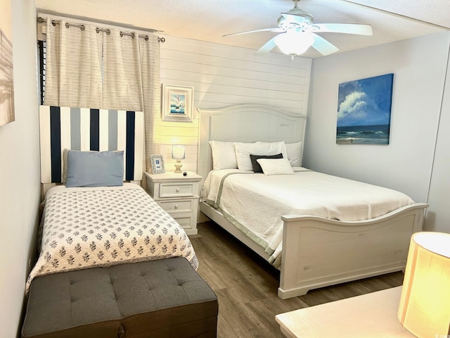 bedroom featuring dark wood-type flooring and a ceiling fan