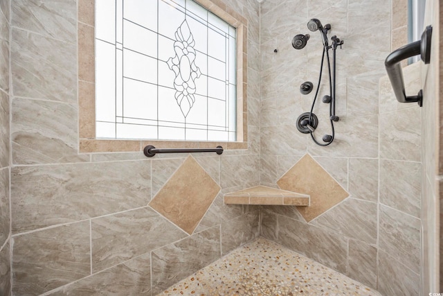 bathroom featuring a tile shower