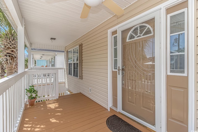 entrance to property featuring a ceiling fan