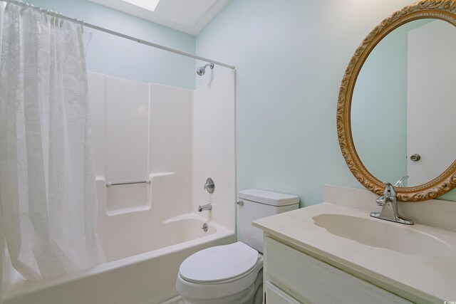 508-B Rosemary Ln, North Myrtle Beach, SC 29582 - bathroom featuring shower / bath combo, toilet, and vanity
