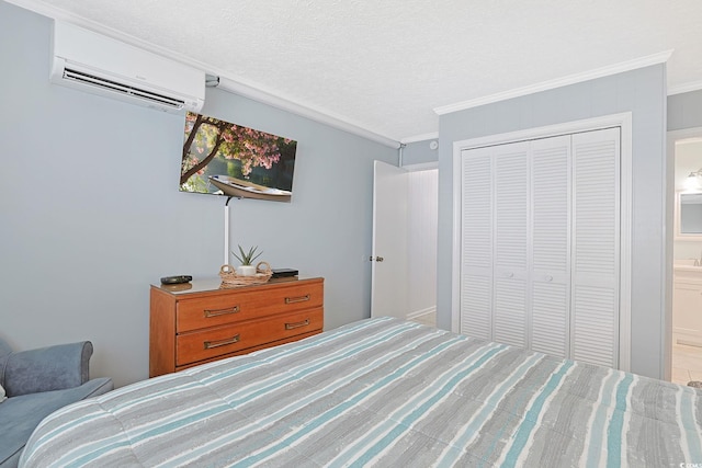 bedroom featuring a textured ceiling, crown molding, a closet, and a wall mounted AC