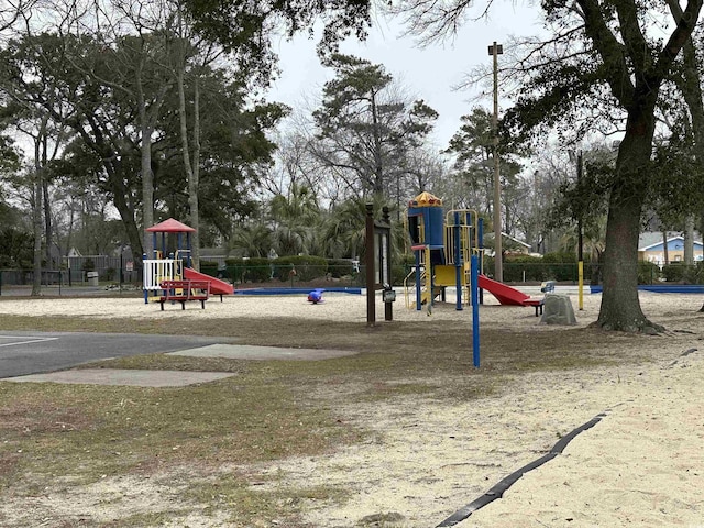 5905 S Kings Hwy Unit 1116, Myrtle Beach, SC 29575 - community play area with fence