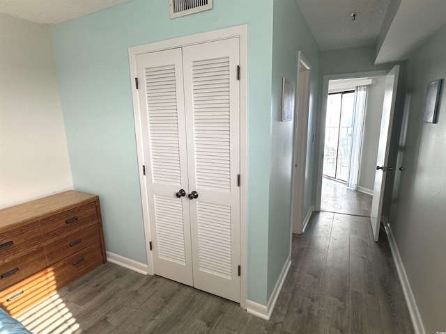 5905 S Kings Hwy Unit 1116, Myrtle Beach, SC 29575 - hall featuring visible vents, dark wood-type flooring, and baseboards