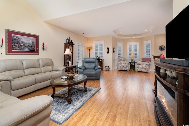 living area featuring light wood-type flooring, baseboards, and recessed lighting