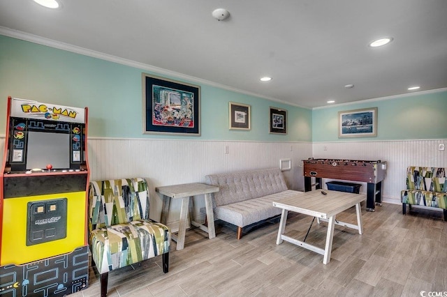 living room featuring crown molding, recessed lighting, and a wainscoted wall