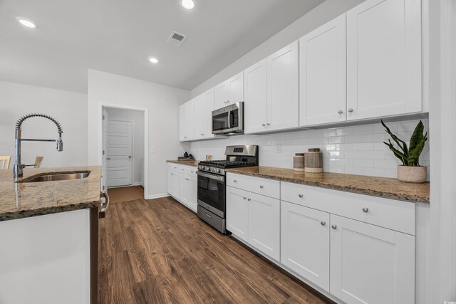 204 Leaflet Loop, Pawleys Island, SC 29585 - kitchen with stainless steel appliances, a sink, decorative backsplash, white cabinetry, and recessed lighting