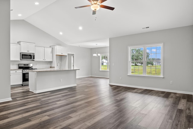 72 Millsite Ct, Georgetown, SC 29440 - kitchen with appliances with stainless steel finishes, open floor plan, a kitchen island with sink, ceiling fan, and a sink