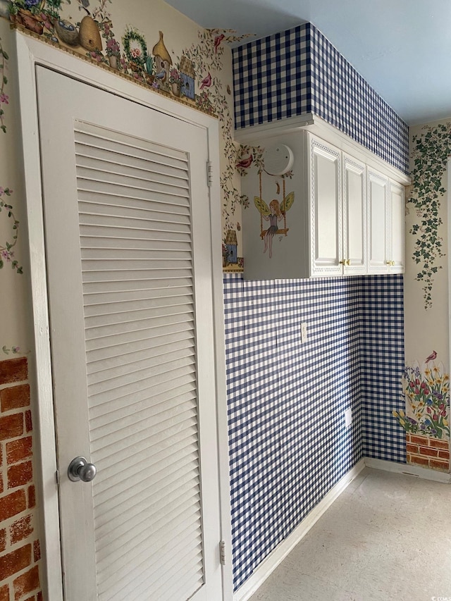 3752 Tea Rose St Unit 3752, Myrtle Beach, SC 29577 - detailed view of wallpapered walls and baseboards