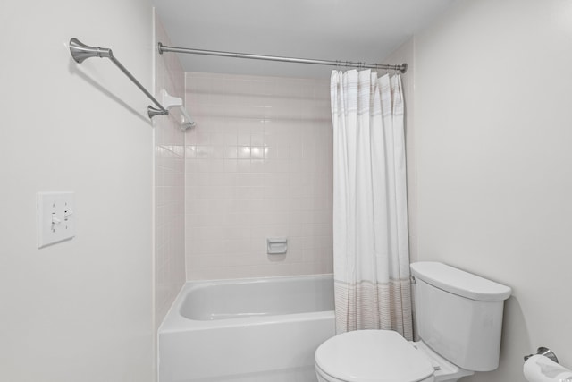 bathroom featuring toilet and shower / bath combo