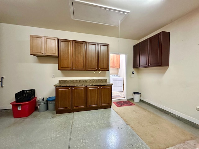 1612 Fairforest Ct, Conway, SC 29526 - kitchen with washer / dryer and dark countertops