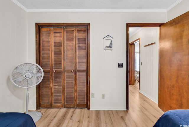 9620 Shore Dr Unit 105, Myrtle Beach, SC 29572 - bedroom featuring light wood-style floors, ornamental molding, a closet, and baseboards