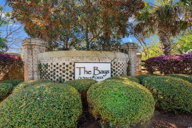view of community / neighborhood sign