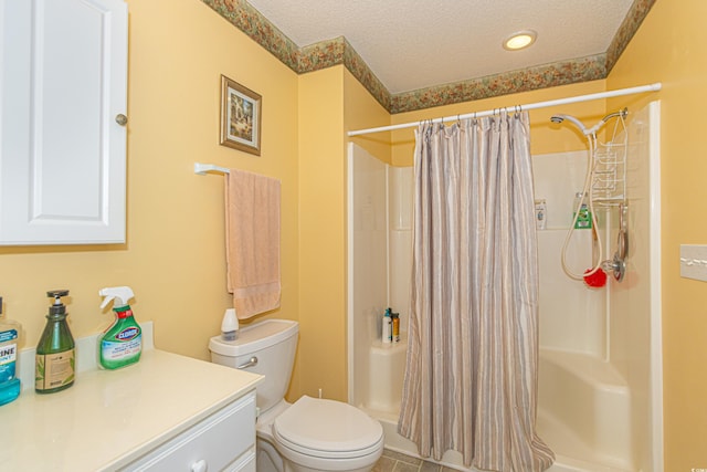 bathroom featuring a shower with curtain, a textured ceiling, and toilet