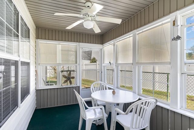 sunroom / solarium with ceiling fan