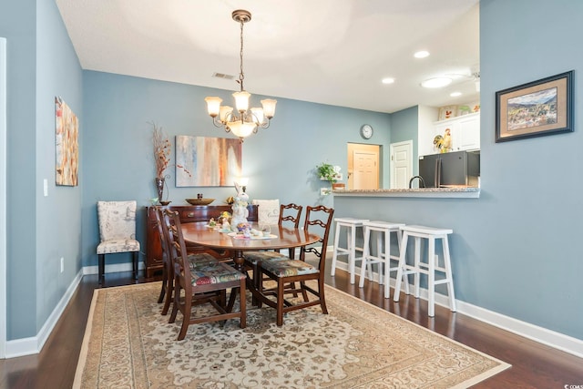 dining room with recessed lighting, an inviting chandelier, visible vents, baseboards, and wood finished floors