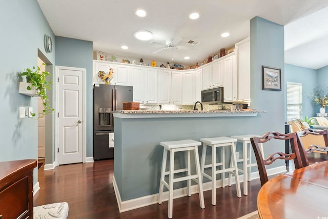 kitchen with visible vents, stainless steel appliances, ceiling fan, and white cabinets