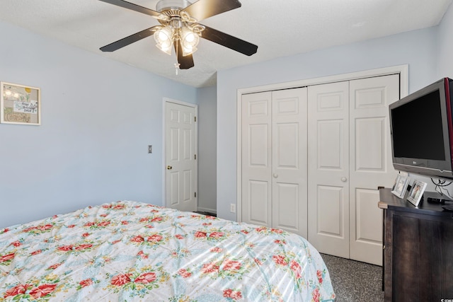 bedroom featuring ceiling fan and a closet