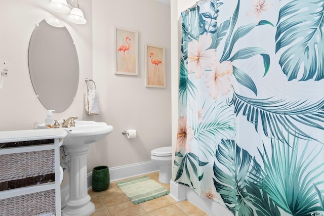 2180 Waterview Dr Unit 1024, North Myrtle Beach, SC 29582 - bathroom featuring baseboards, a shower with shower curtain, toilet, and tile patterned flooring