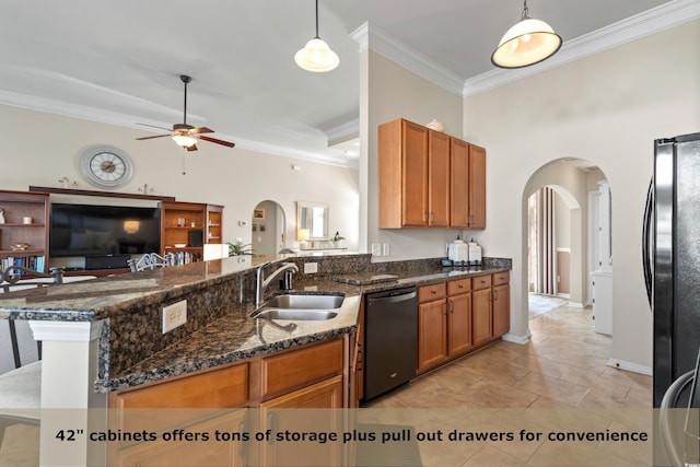 7270 Guinevere Cir, Myrtle Beach, SC 29588 - kitchen featuring a sink, arched walkways, ceiling fan, and black appliances