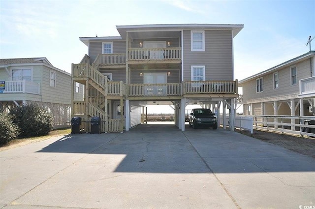 view of front of property featuring driveway and a carport