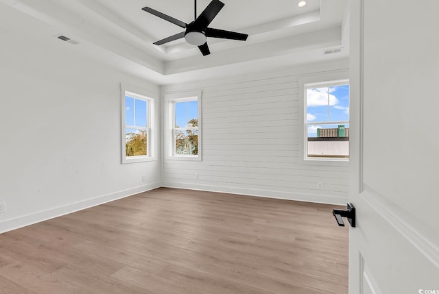 318 Vista Dr, Murrells Inlet, SC 29576 - unfurnished room with a raised ceiling, plenty of natural light, light wood-type flooring, a ceiling fan, and recessed lighting