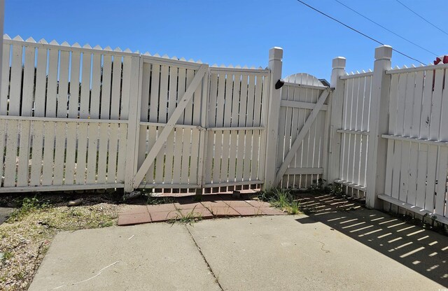 703 S 1st Ave S Unit 34D, North Myrtle Beach, SC 29582 - gate featuring fence