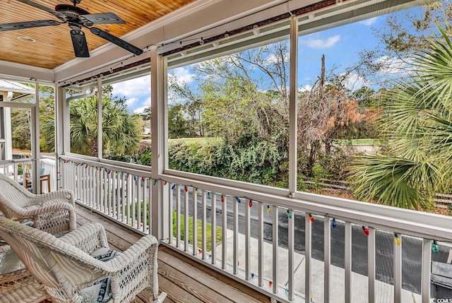 sunroom featuring ceiling fan