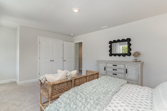 bedroom with baseboards, carpet, visible vents, and a closet