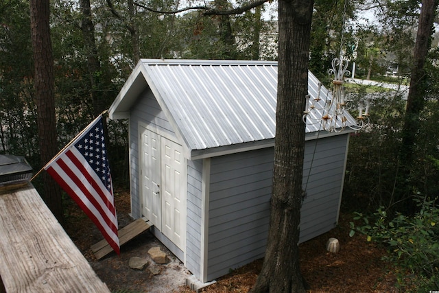 view of outdoor structure with an outbuilding