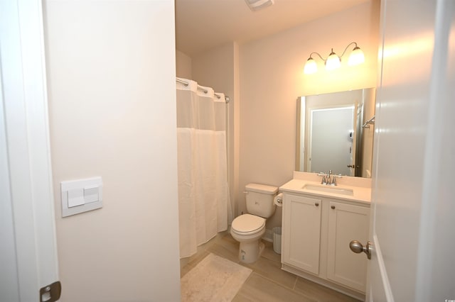 bathroom with vanity, visible vents, toilet, and a shower with curtain