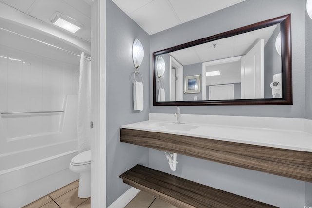 full bathroom featuring tile patterned flooring, a sink, toilet, and baseboards