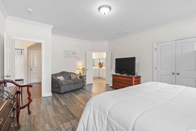 1101 Bronwyn Cir N, Myrtle Beach, SC 29582 - bedroom featuring crown molding, wood finished floors, baseboards, and a closet
