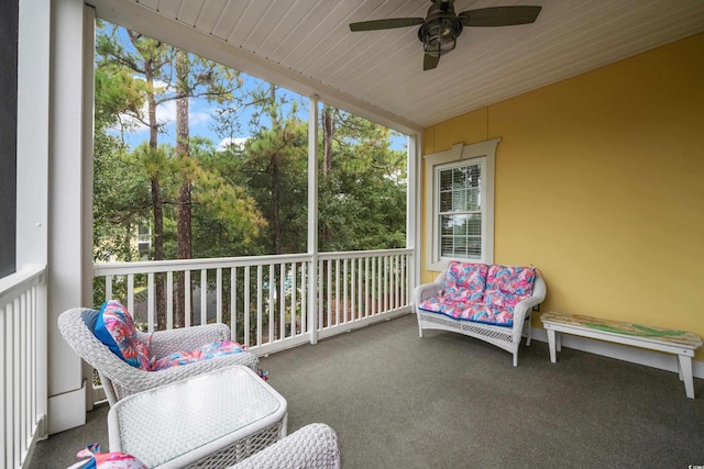 sunroom featuring a ceiling fan