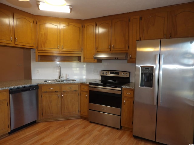 1208 Mackie Cir, Myrtle Beach, SC 29579 - kitchen with stainless steel appliances, under cabinet range hood, a sink, and light wood-style floors