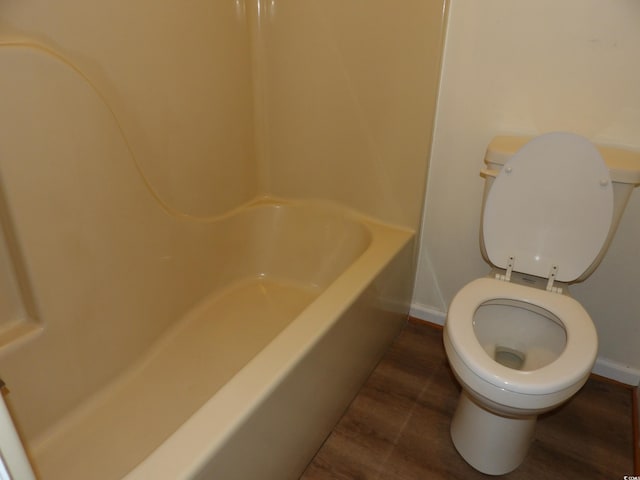 1208 Mackie Cir, Myrtle Beach, SC 29579 - bathroom featuring wood finished floors, baseboards, a tub, and toilet
