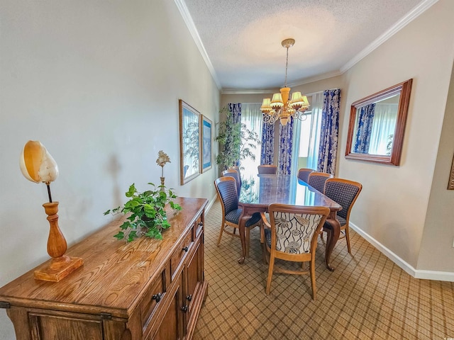 dining area featuring a textured ceiling, a notable chandelier, ornamental molding, and baseboards