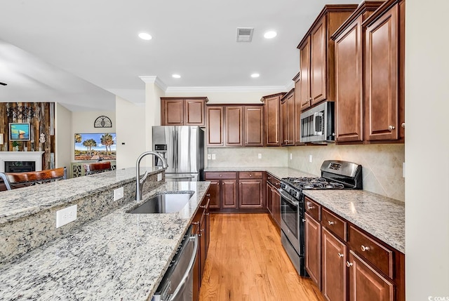 522 Heartland Ct, Murrells Inlet, SC 29576 - kitchen featuring tasteful backsplash, visible vents, a sink, appliances with stainless steel finishes, and light wood-style flooring