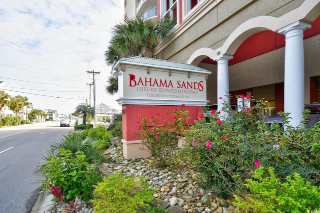 view of community / neighborhood sign