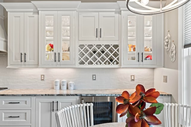 1006 Surf Pointe Dr, North Myrtle Beach, SC 29582 - bar area with decorative backsplash, wine cooler, and a chandelier