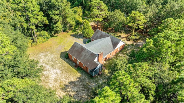 bird's eye view featuring a wooded view