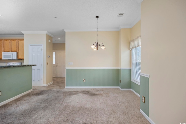 interior space with a chandelier, visible vents, light colored carpet, and ornamental molding
