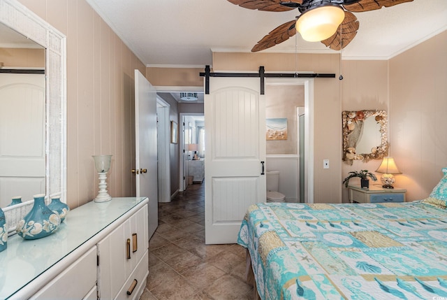 bedroom with a barn door, crown molding, and a ceiling fan