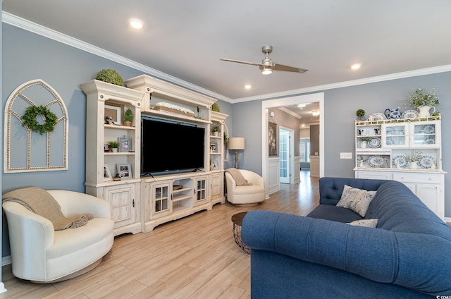 living room with light wood-type flooring, recessed lighting, crown molding, and ceiling fan