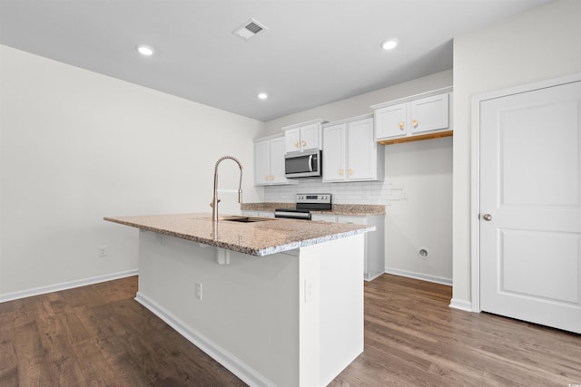 591 Meadowgrass Ct, Myrtle Beach, SC 29588 - kitchen featuring tasteful backsplash, a sink, a kitchen island with sink, appliances with stainless steel finishes, and visible vents