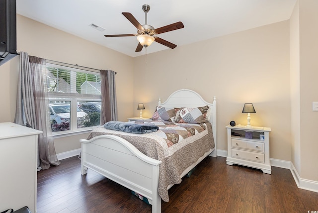 bedroom featuring a ceiling fan, baseboards, visible vents, and dark wood-style floors