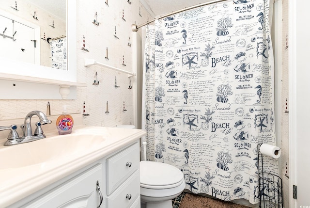 full bath with toilet, vanity, curtained shower, and tasteful backsplash